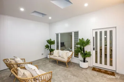 Property photo of 32 Lugano Street Ashfield QLD 4670