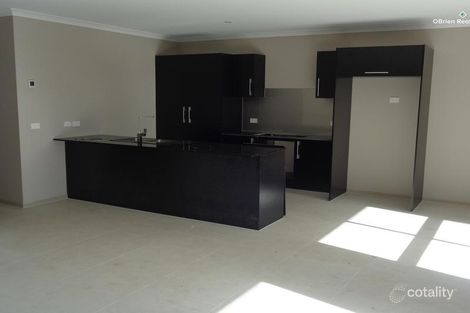 Property photo of 8 Haddington Way Cranbourne East VIC 3977