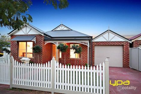 Property photo of 18 Dunstall Gardens Caroline Springs VIC 3023