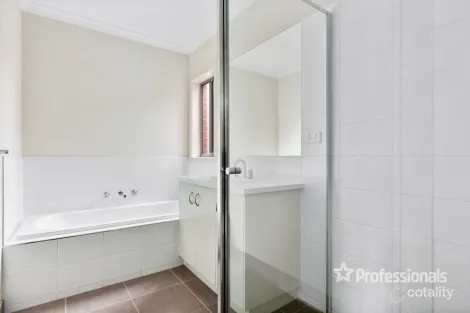 Property photo of 2/81 Powell Drive Hoppers Crossing VIC 3029