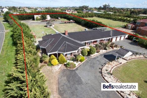 Property photo of 28 Gourlay Road Hillside VIC 3037