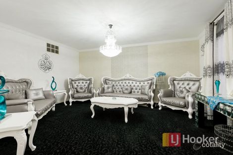 Property photo of 22 Montbrae Circuit Narre Warren North VIC 3804