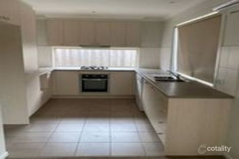 Property photo of 16 Versace Court Pakenham VIC 3810