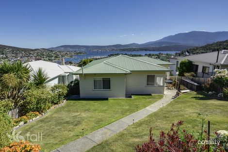 33 Karoola Rd, Lindisfarne, TAS 7015