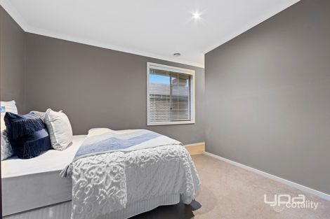 Property photo of 16 Peppermint Grove Taylors Hill VIC 3037