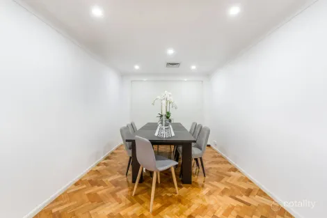 Property photo of 10 Egret Place Hinchinbrook NSW 2168