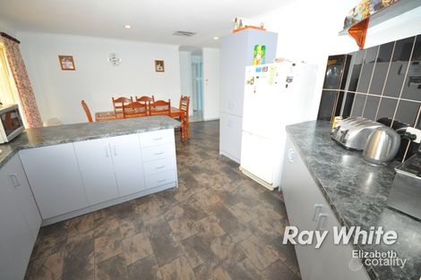Property photo of 19 Riddoch Drive Andrews Farm SA 5114