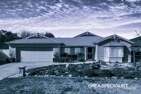 Property photo of 10 Landy Circuit Pakenham VIC 3810