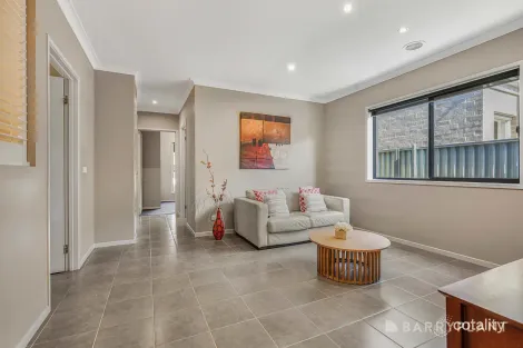 Property photo of 4 Camdolle Close Pakenham VIC 3810