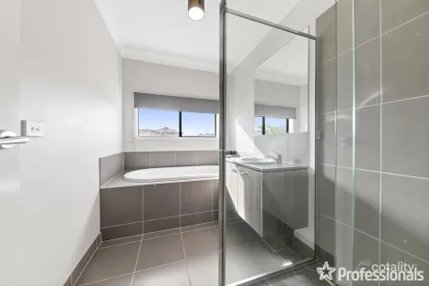 Property photo of 29 Wright Circuit Fraser Rise VIC 3336