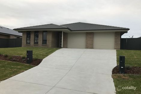 11 Salamander Rd, Wadalba, NSW 2259