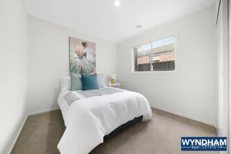 Property photo of 42 Eltham Parade Manor Lakes VIC 3024