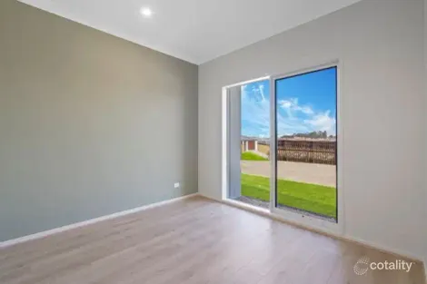 Property photo of 1 Levity Way Ripley QLD 4306