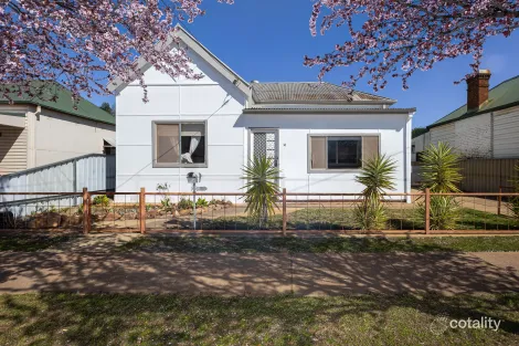 Property photo of 64 Hoskins Street Temora NSW 2666
