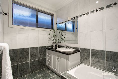 Property photo of 10 Queen Victoria Crescent Taylors Lakes VIC 3038