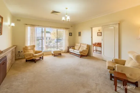 Property photo of 94 Deutcher Street Temora NSW 2666