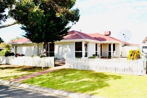 Property photo of 26 Stagecoach Crescent Sydenham VIC 3037