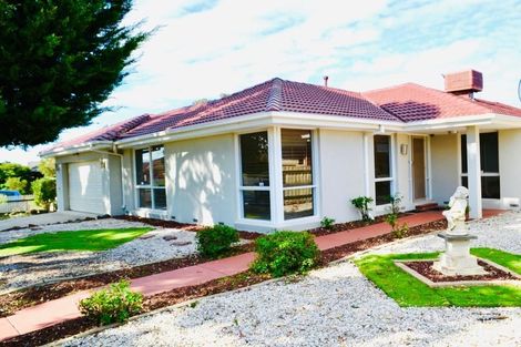 Property photo of 26 Stagecoach Crescent Sydenham VIC 3037