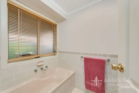 Property photo of 108 Burnbank Way Mount Barker SA 5251