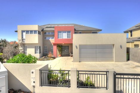 Property photo of 6 Solstraale Place Halls Head WA 6210