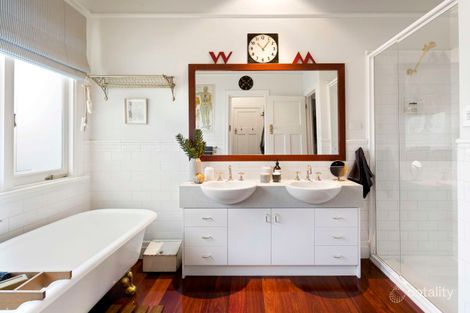 Property photo of 2 Fairbank Road Bentleigh VIC 3204