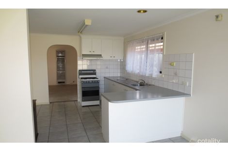 2/24 Newham Way, Altona Meadows, VIC 3028