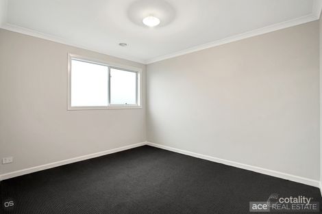 Property photo of 104 Treeve Parkway Werribee VIC 3030