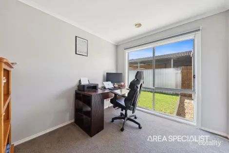 Property photo of 42 Edenbrook Circuit Pakenham VIC 3810