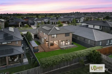 Property photo of 8 Casa Circuit Clyde North VIC 3978