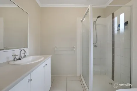 Property photo of 4/1 Hatfield Drive Drouin VIC 3818