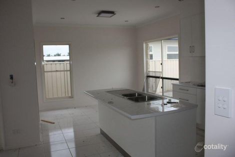 Property photo of 2/62 Gladstone Street Emerald QLD 4720