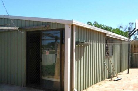 Property photo of 20 Broadfield Close Utakarra WA 6530