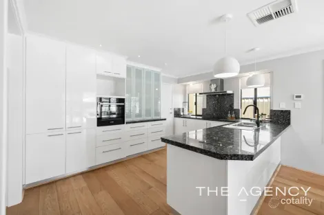 Property photo of 4 Barnes Way Success WA 6164