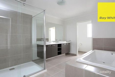 Property photo of 5 Seagrass Crescent Point Cook VIC 3030