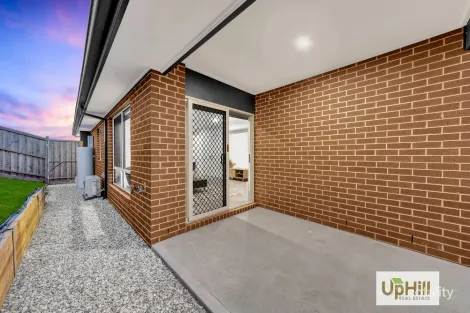 Property photo of 39 Cheddington Road Cranbourne East VIC 3977