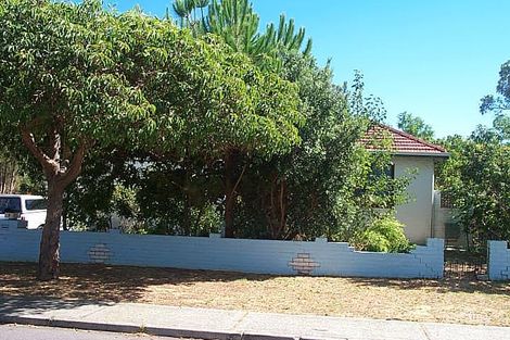 9 Hoyle Rd, Medina, WA 6167