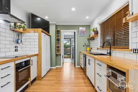 Property photo of 2 Dorset Avenue Victor Harbor SA 5211