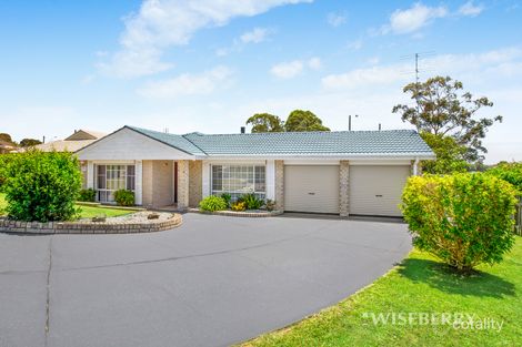 Property photo of 4 Kate Close Lake Haven NSW 2263