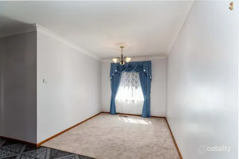 Property photo of 15 Braemar Circuit Orange NSW 2800