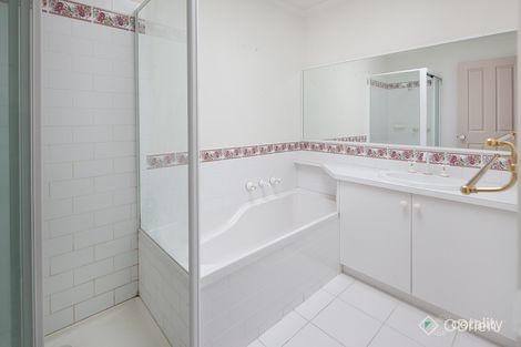 Property photo of 32 Allunga Parade Berwick VIC 3806