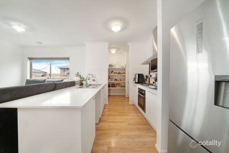 Property photo of 13 Haniper Grove Werribee VIC 3030