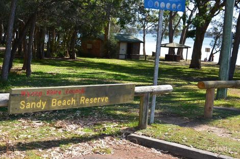 Property photo of 12 Birrabang Avenue Summerland Point NSW 2259