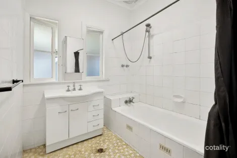Property photo of 166 Pitt Road North Curl Curl NSW 2099