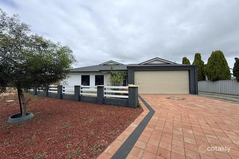 3b Oleander Pl, Halls Head, WA 6210