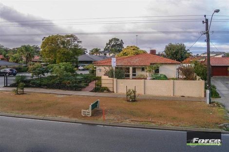 702 Beach Rd, Hamersley, WA 6022
