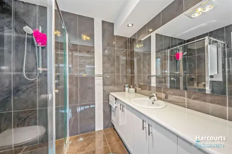 Property photo of 16 Macfarlane Burnet Avenue Macgregor ACT 2615