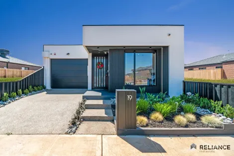 19 Farrington Ave, Melton South, VIC 3338