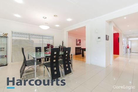 Property photo of 8 Hunts Cross Way Caroline Springs VIC 3023