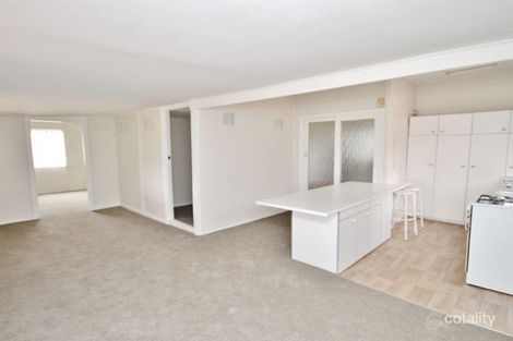 Property photo of 3 Pacific Way West Bathurst NSW 2795