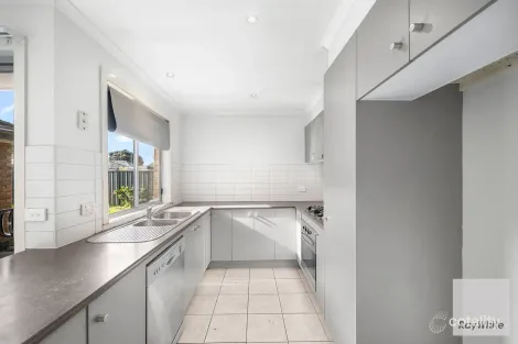 Property photo of 6 Stapehill Court Deer Park VIC 3023
